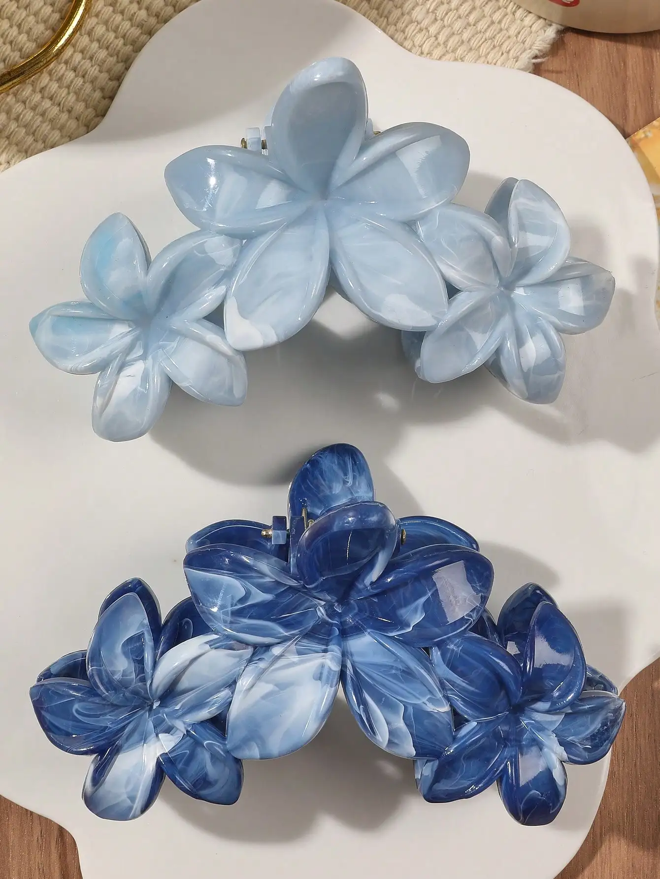 2 Stück hawaiianische blaue graue Saphir-Marmor-Blumen-Haarklammer für Frauen, Hai-Clip, böhmische Haar-Accessoires, Farbverlauf-Haarnadeln – Detail 3
