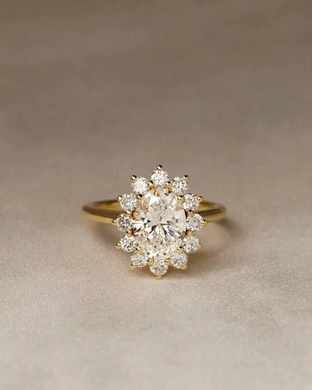 

Обручальный комплект с цветочным овальным муассанитом, 18-каратное 14-каратное 9-каратное золото и платиновые дизайнерские обручальные кольца PT950, подходящие на заказ кольца для пар