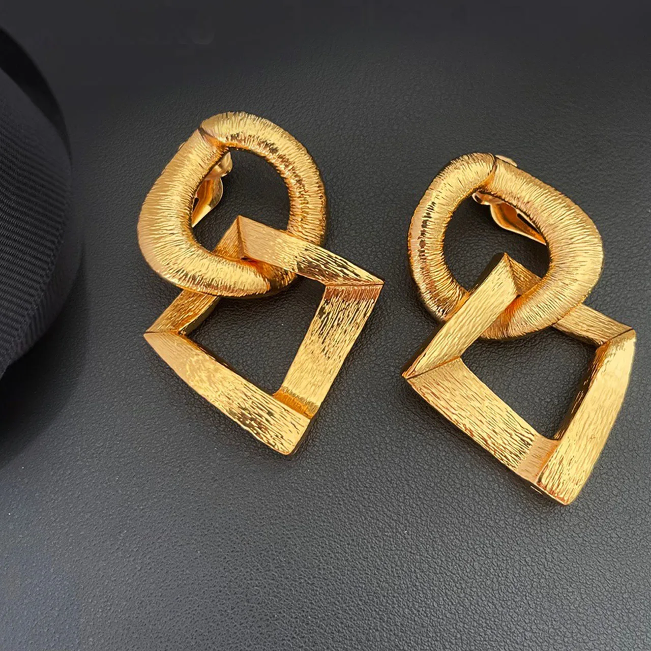 

New Jewelry & Accessories Retro Style Geometric Hollow Luxury Ear Clip Earrings For Women's Parties & Gifts