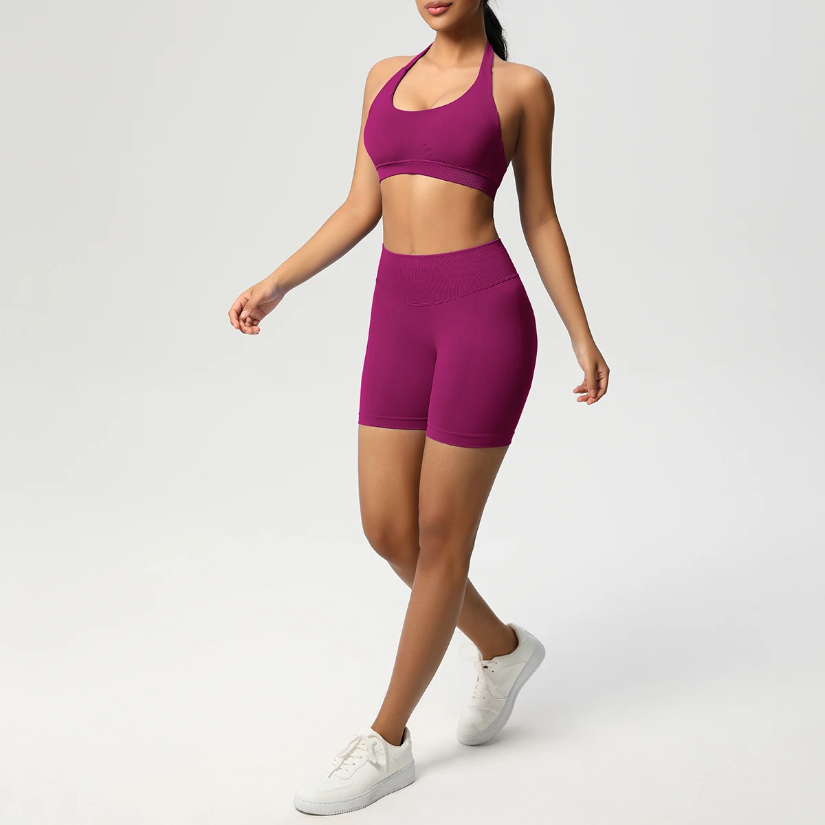 Hamidou Seamless Woman Yoga Set Summer Gym Workout Hip Push Up Yoga Shorts Sexy Backless Hanging Neck Bra Customizable Logo