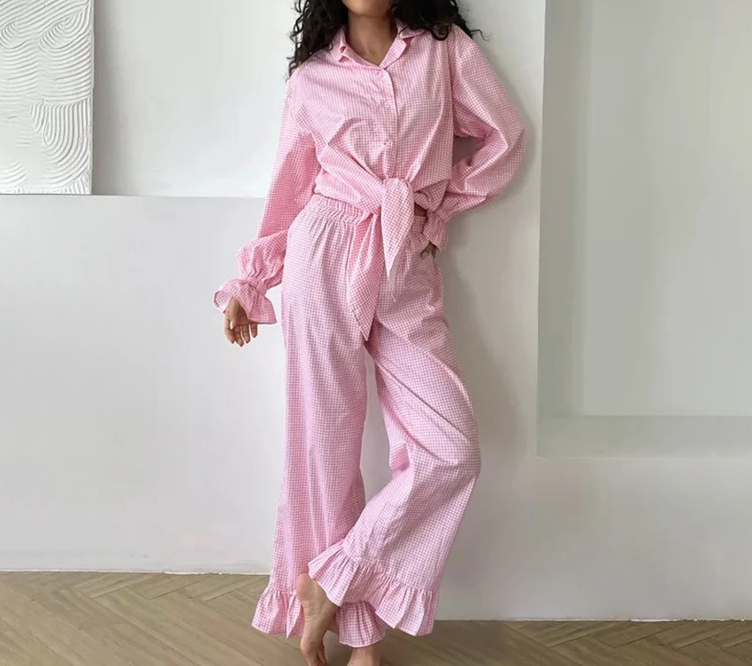 

Осенние европейские и американские пижамы, розовые клетчатые пижамы с рюшами по краю, кардиган с длинными рукавами, брюки на шнуровке, комплект из двух предметов, женская домашняя одежда.