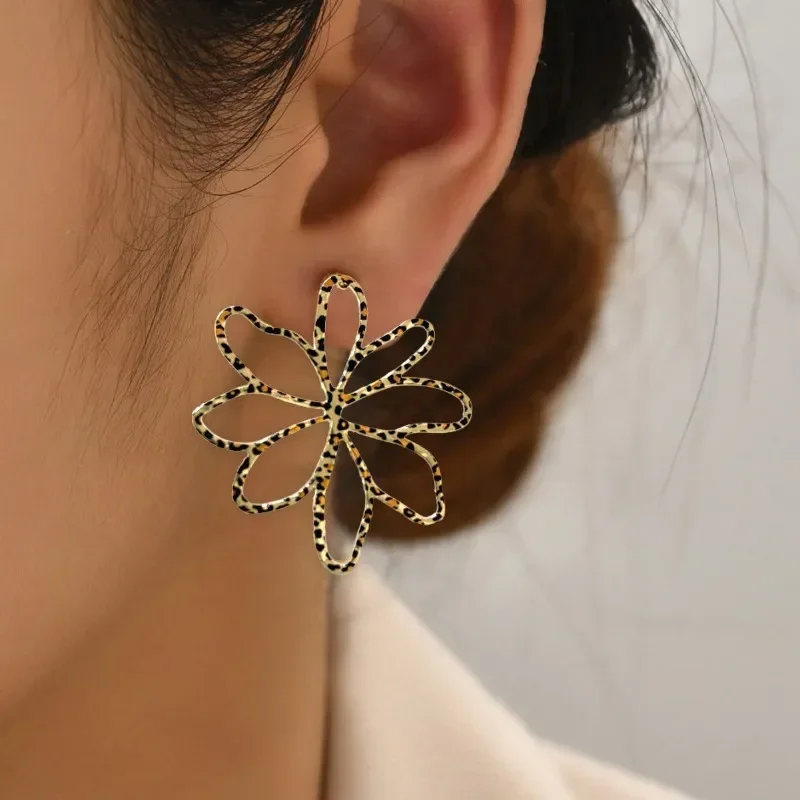 Stud Earrings For Women Irregular Flower Leopard Print Exaggerated Ear Accessories Holiday Party Gift Fashion Jewelry CE237