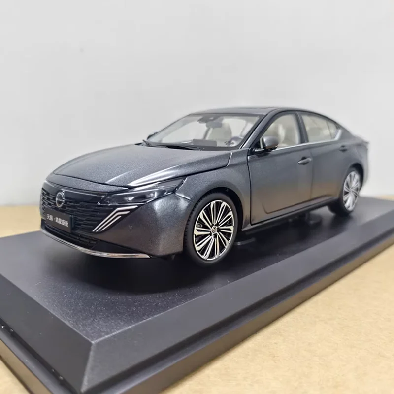 

Масштабная модель автомобиля Nissan Altima 2026 (1:18), литая под давлением, из сплава, для коллекции, декора, праздничного подарка, статическое демонстрационное изделие