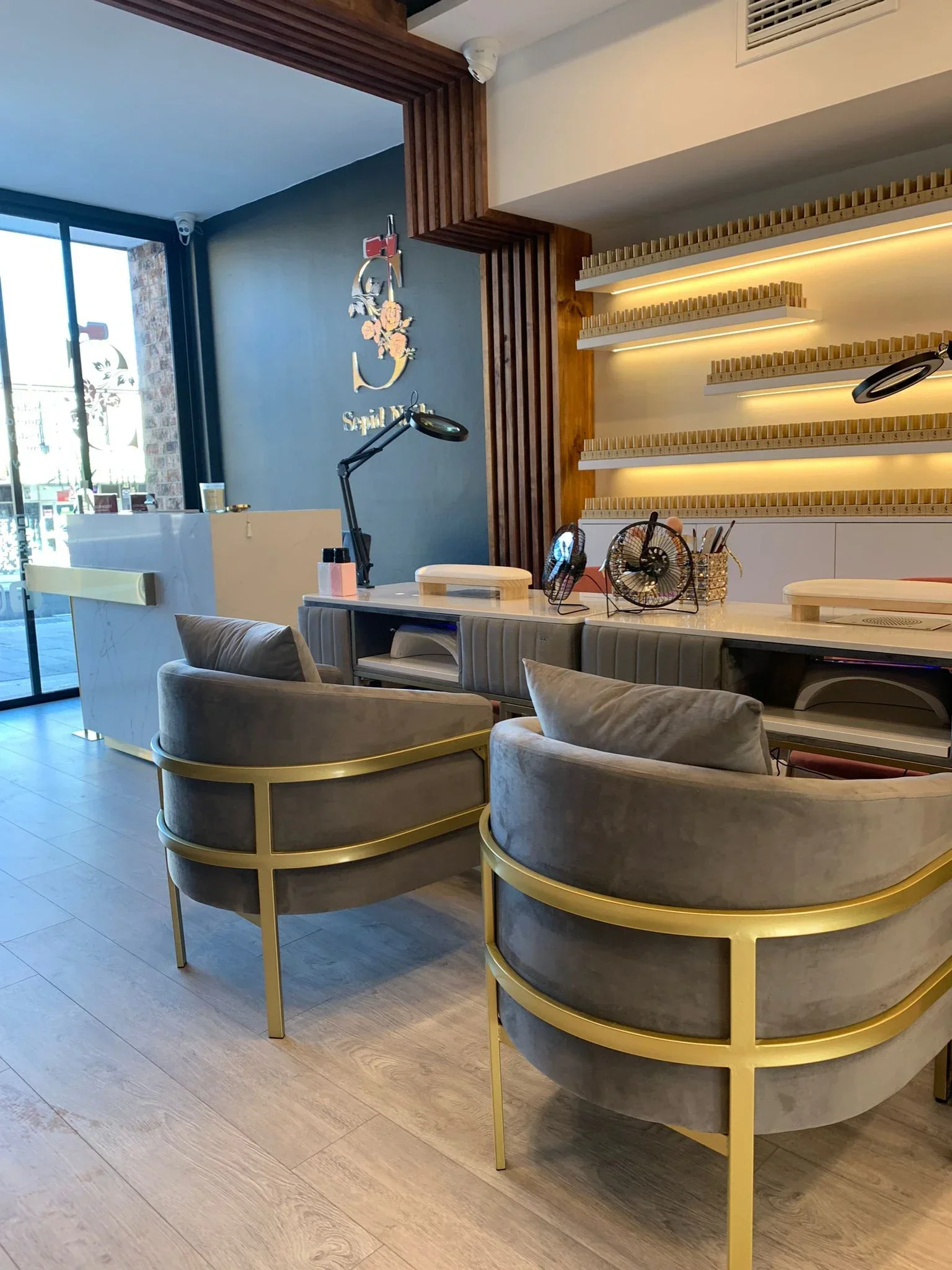 أثاث صالون تجميل تجاري كرسي باديكير طاولة مانيكير مجموعة صالون رائجة البيع