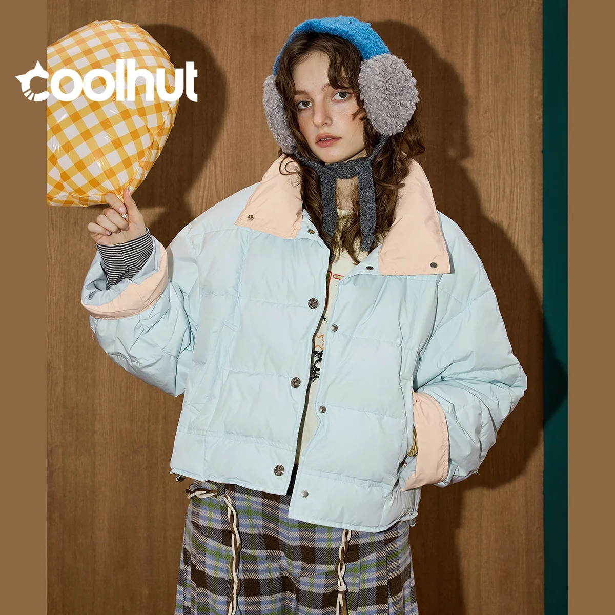 

Short Puffer Jacket Women 2025 Winter Lightweight Quilted Down Coat with Stand Collar Two-Tone Patchwork Design Trendy Street