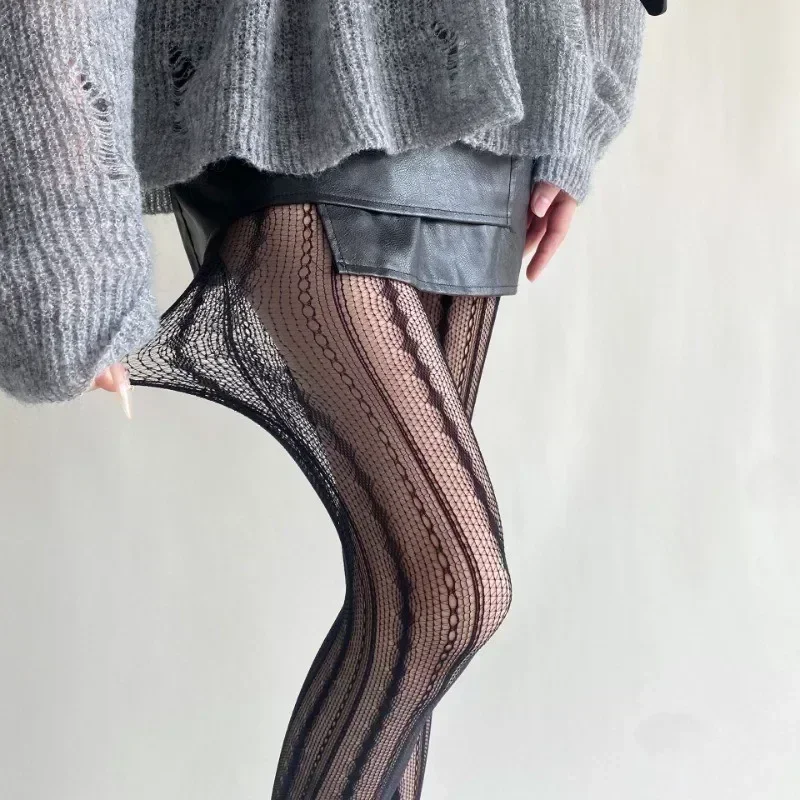 Kobiety seksowne koronkowe pończochy kabaretki Lolita Hollow Out jednolite rajstopy JK styl japoński wysokiej talii Vintage rombowe rajstopy w paski