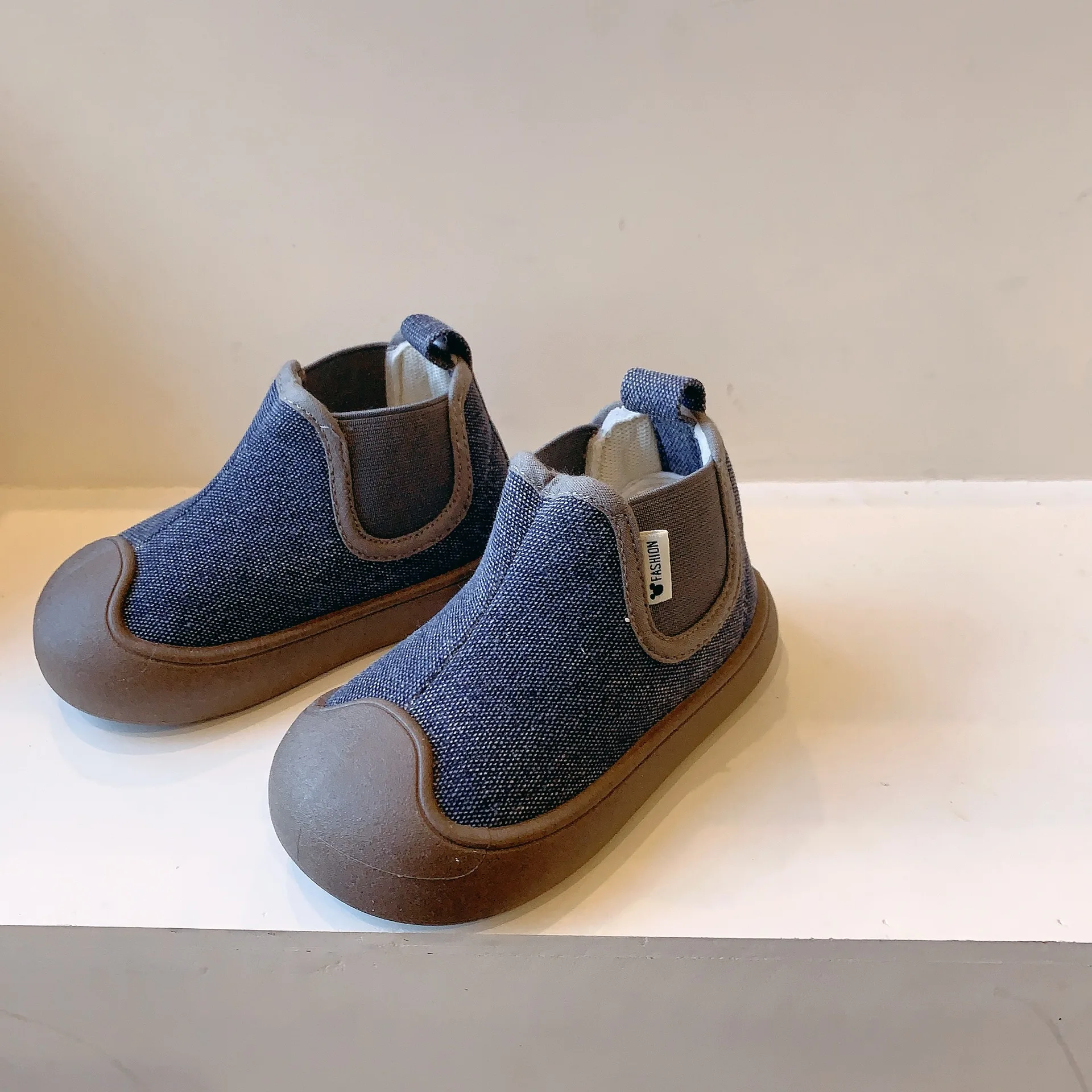 Chaussures en toile montantes pour enfants, bottes courtes confortables pour bébés garçons, chaussures décontractées en denim bleu, bottes à la mode pour filles, automne, nouveau