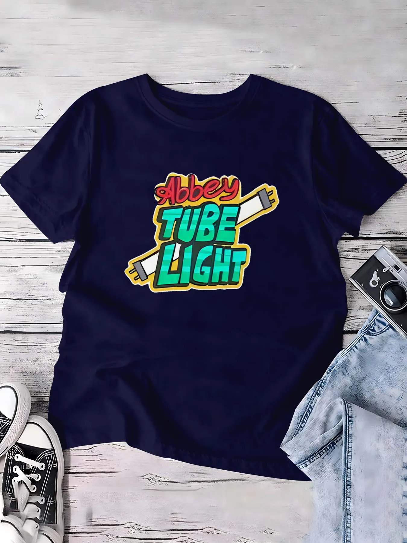 

Большие размеры Abbey Tube Легкая тематическая шикарная линия одежды Уникальная оценка одежды Грайкая подсветка Эстетика и вневременная элегантность