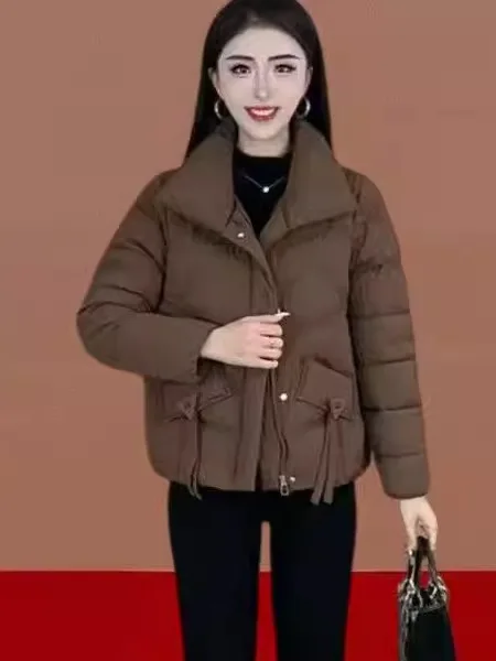 

Новая женская утепленная хлопковая куртка 2025 года с воротником-стойкой, теплая, модная, приталенная, с наполнителем из полиэфирного волокна