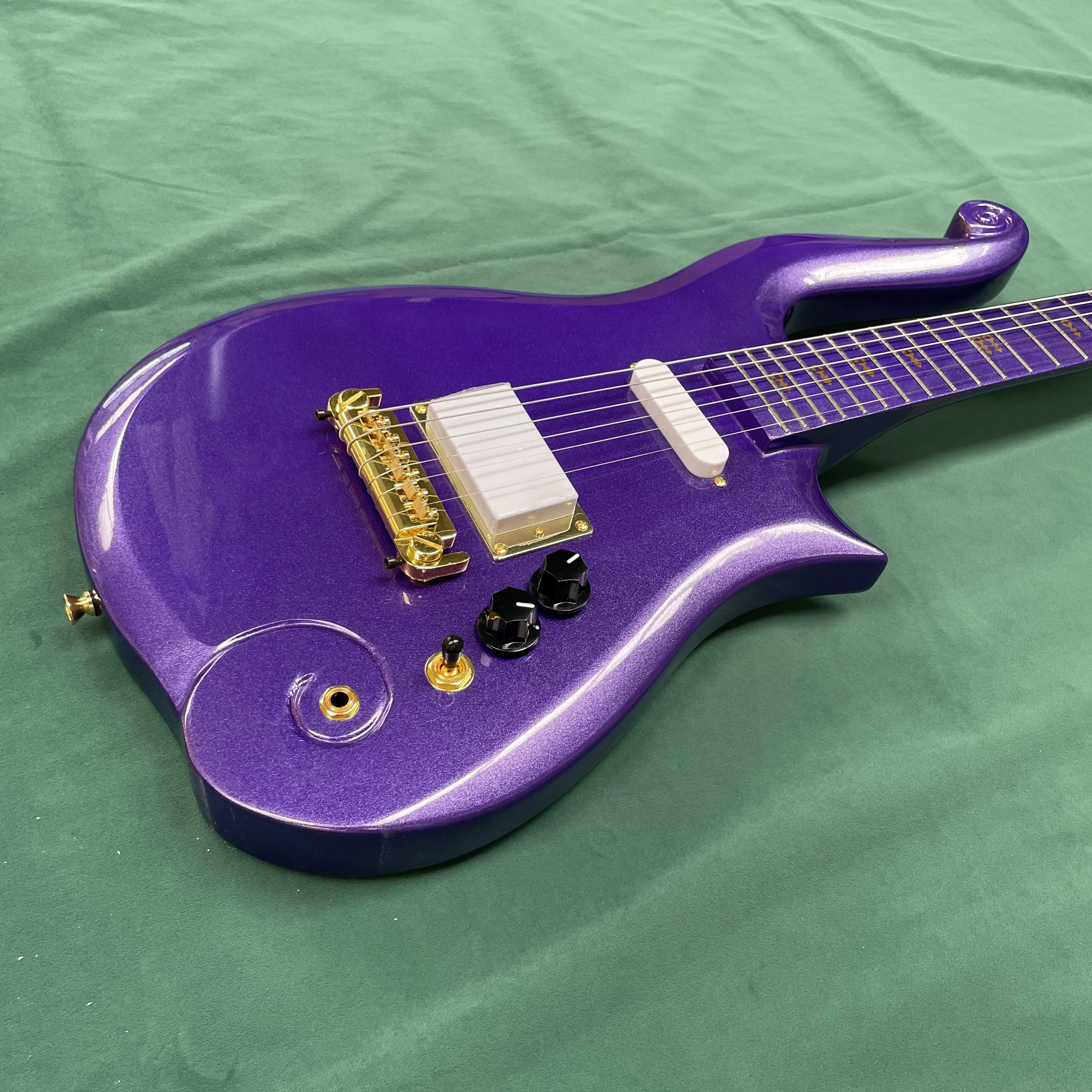Purple 6-string electric guitar with a maple fingerboard and gold hardware guitars, a unique and trendy electric guitarra view 5