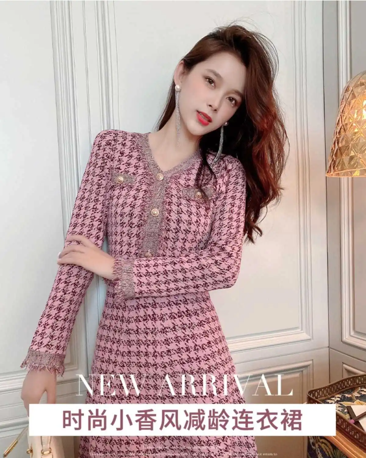 2024 New Autumn Women\'s Small Fragrant Knitted Dress with V-neck Small Height and Waist Fashionable Age Reducing Skirt