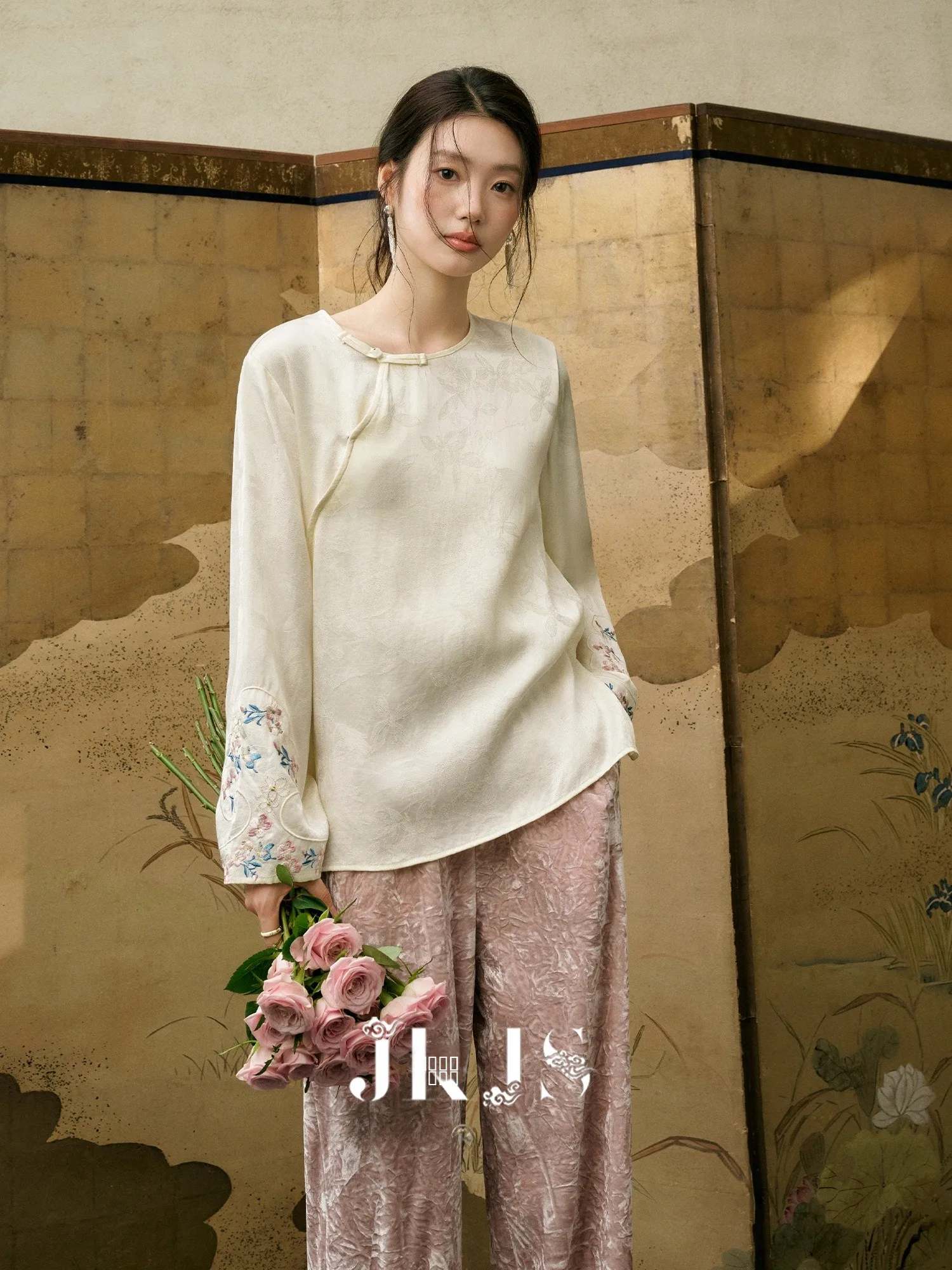 

Новая китайская шелковая блузка JKJS Apricot Rain с вышивкой четырехлистного клевера, длинными рукавами, круглым вырезом, стандартного кроя, женская.