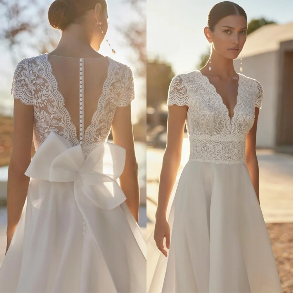 

Customized Classic Lace Wedding Dresses for Woman V-Neck Short Sleeves Bridal Gowns Charming Buttons Back Wedding Guest Dresses