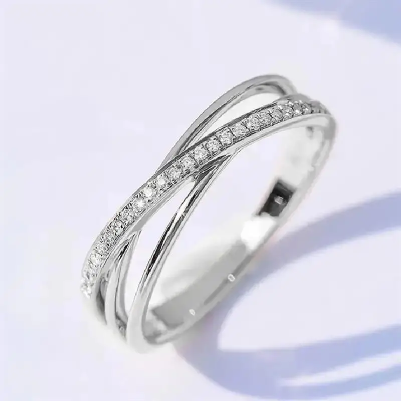 Huitan Damen-Kreuzring im schlichten Stil mit eingelegtem, hellem Zirkonia, modisch, vielseitig, für Hochzeit, Party, Accessoires, Alltag, Damenschmuck
