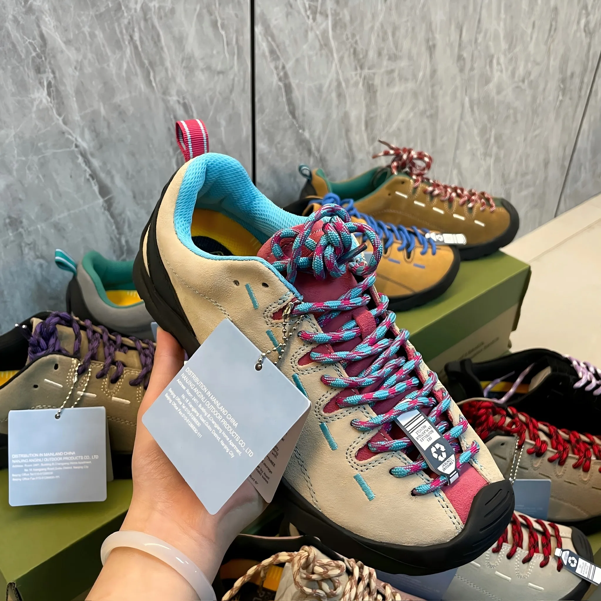 New men's hiking shoes men's breathable lace-up hiking shoes men's cushioning outdoor hiking travel sports shoes