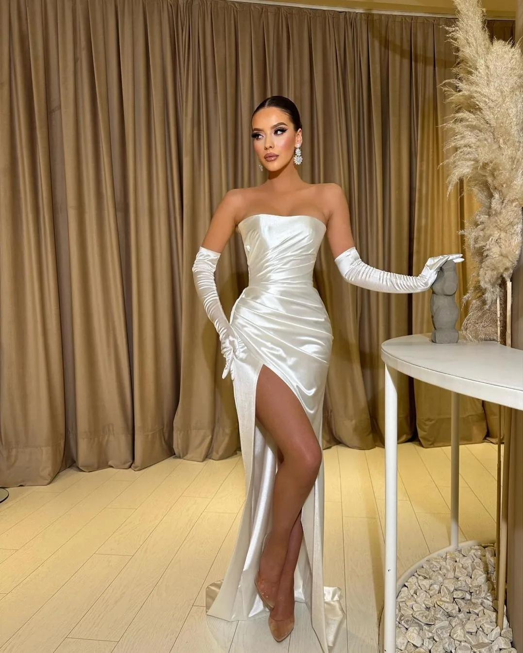 Vestidos de graduación sin tirantes para mujer, elegante vestido de noche con abertura lateral y guantes drapeados, vestido Formal de fiesta de boda, 2024