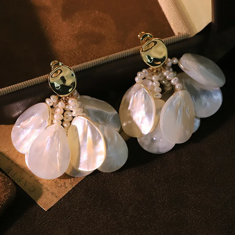 

Оригинальный дизайн, серьги-гвоздики с натуральным жемчугом и каплями воды для женщин, модные универсальные серьги, очаровательные ювелирные изделия, индивидуальность