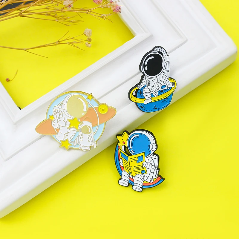 Pin Enamel Planet berbintang pelangi petualangan alam semesta bros lencana kerah ruang perhiasan hadiah grosir seri astronot Planet