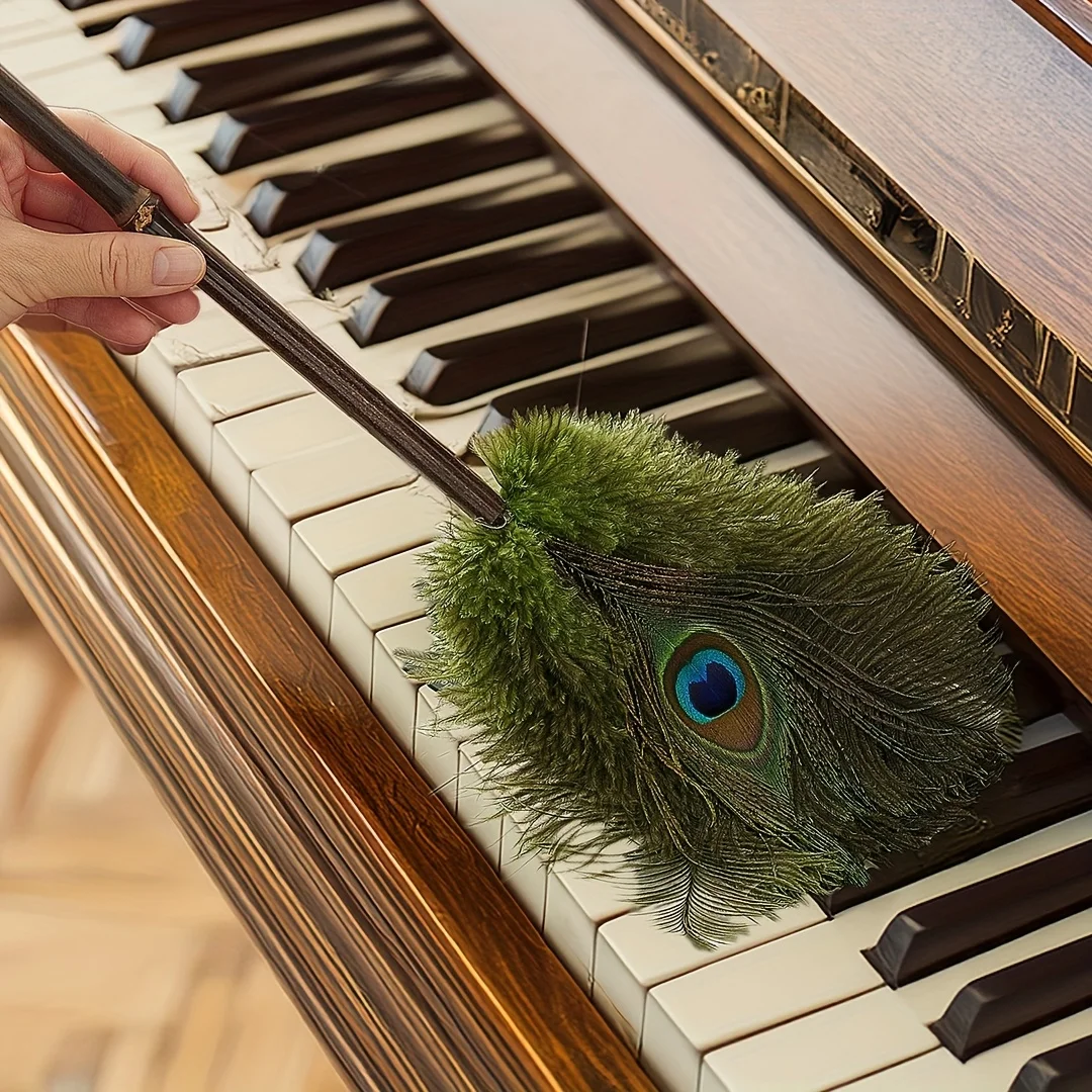 

Walnut handle feather duster, multi-functional electrostatic dust prevention and cleaning tool, suitable for furniture and beds.