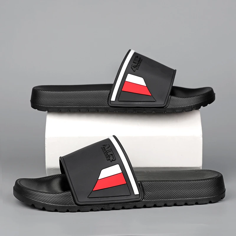 New Men Slippers Lightweight Slide Summer Slipper Beach Shoe Soft Mules Slide Flip Men Sandal Casual Clog Chaussures Homme Luxe