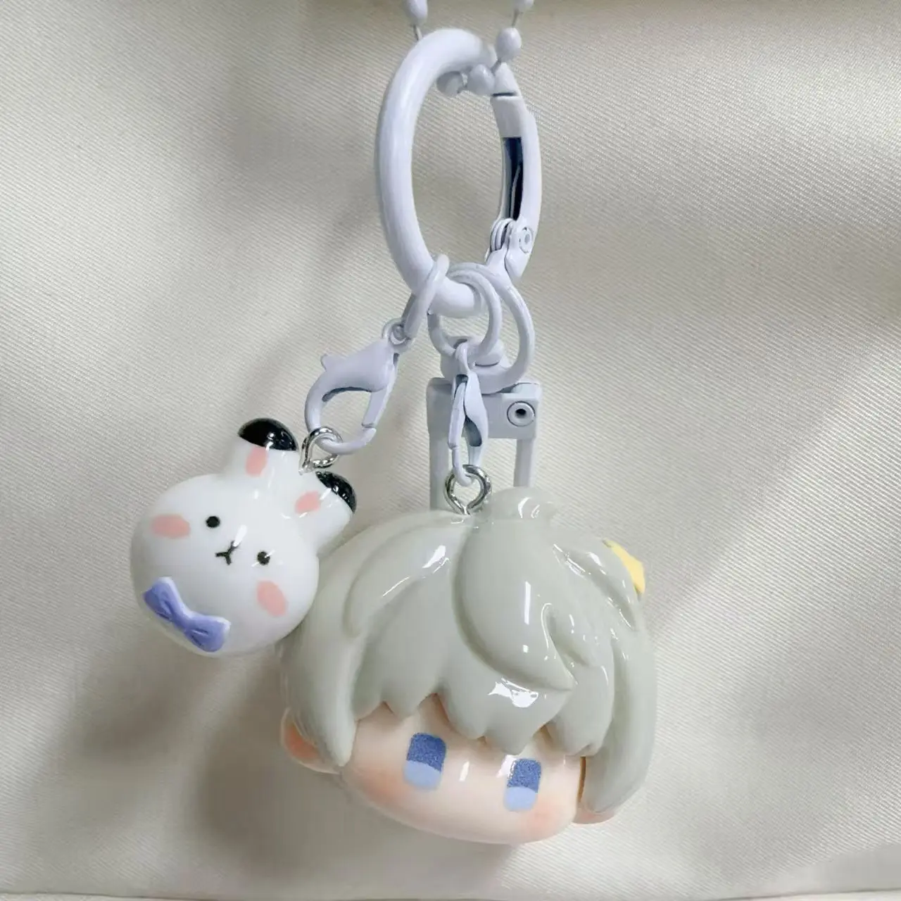 MINISO Love and Deep Space Q-Version Harz-Schlüsselanhänger-Anhänger ACG-Spielzeug zum Sammeln, hochwertiger Cartoon-Stil für Anime-Fans