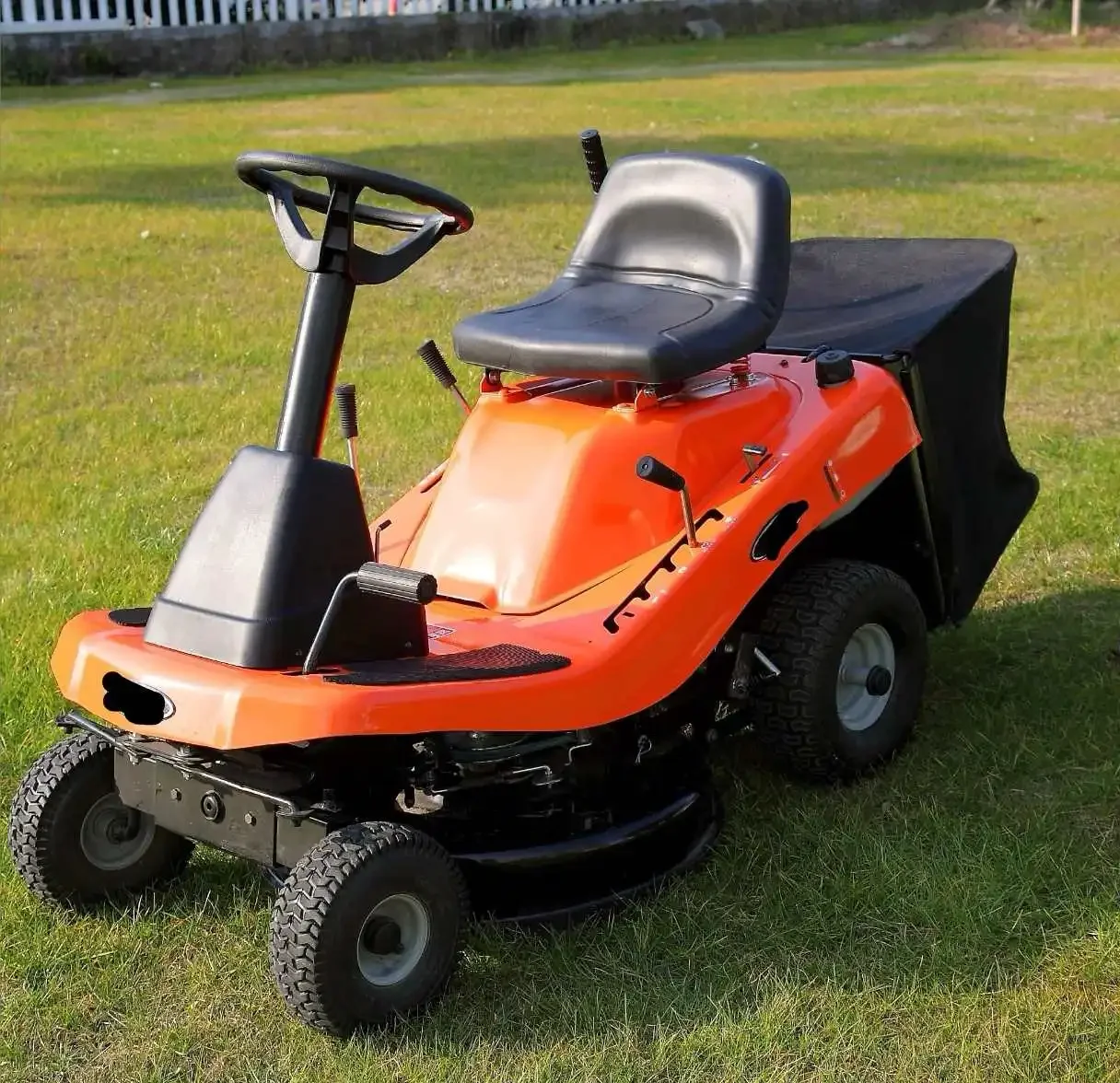 Hantechn 224cc High Efficiency Riding Mowers Professional 4.5kw Ride-On Mower  Turn Course Riding Lawn Mower Tractor