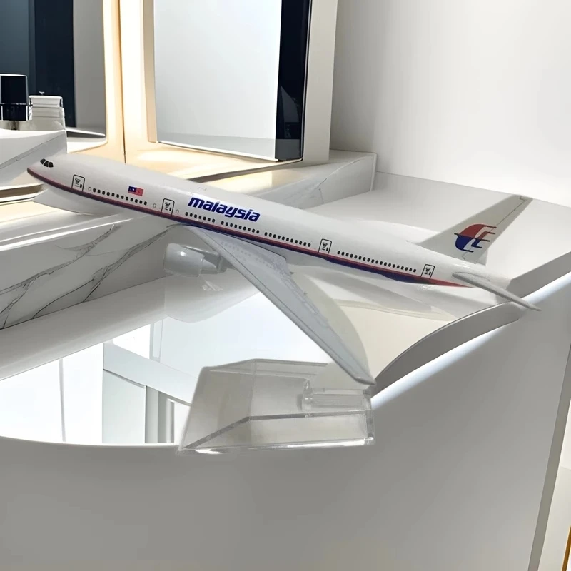 

Static Gift 16CM Diecast 1:400 Scale Malaysia Airline B777 Miniature Aircraft Simulation Alloy Finished Souvenir Collection Home