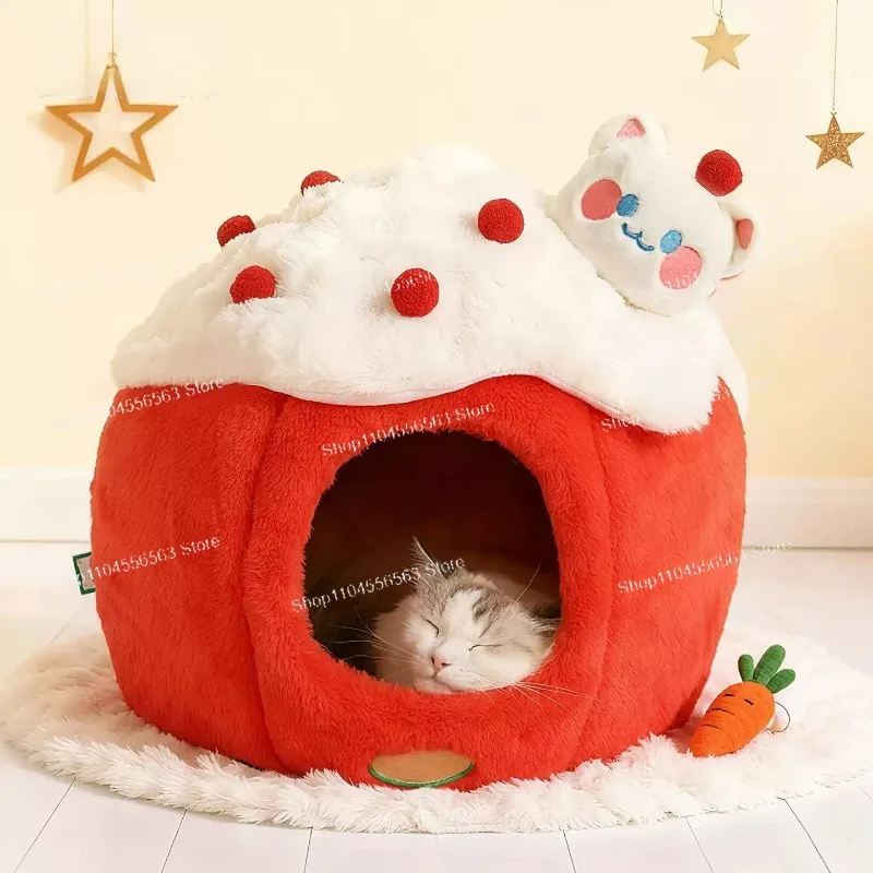 Enclosed Christmas Cat House, Extra‑Large Warm Winter‑proof Pet Shelter for Cats