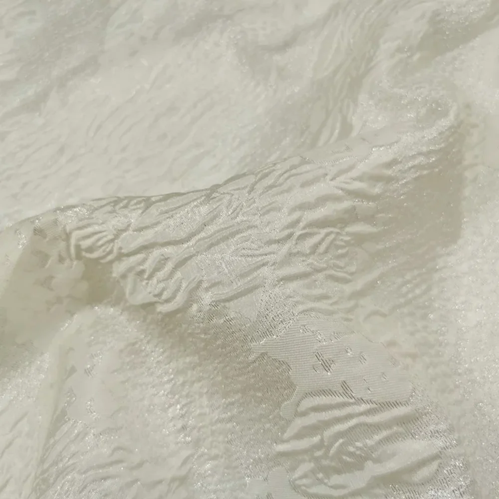 

Серебристая шелковая жаккардовая ткань с окрашенным узором, европейский бренд, модный дизайн, оптовая продажа ткани для пошива платьев, продажа на метры, для рукоделия