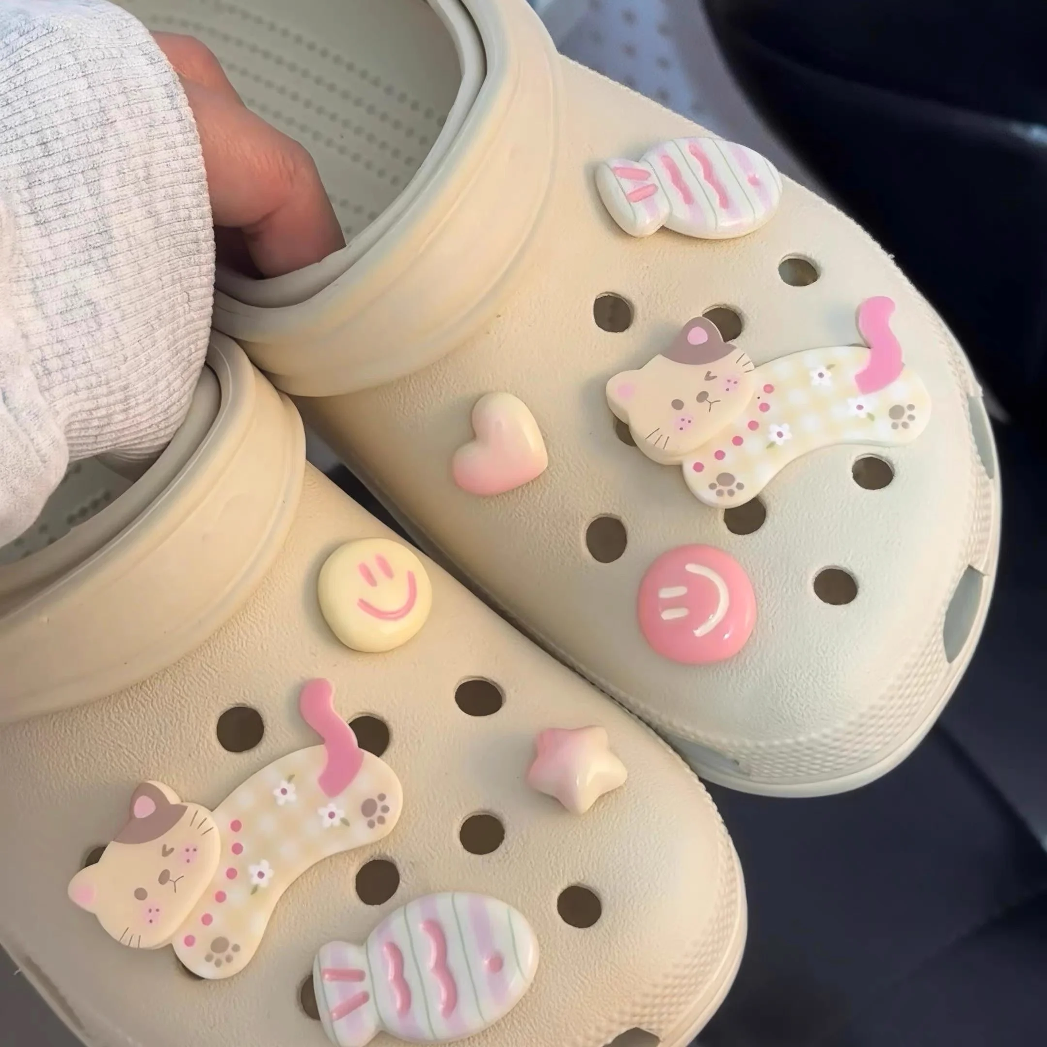 

Cartoon Cute Fish Cat Shoes Charms Sandals Shoes Accessories Slipper Decoration for Girls Refreshing DIY Gift Hole Shoes