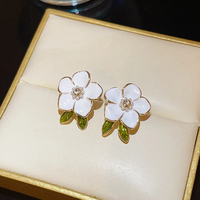 Adolph Trending Leaf White Flower Stud Earring Fashion Party Geometry Minimalist Earrings Jewelry For Woman Gifts 2023 New