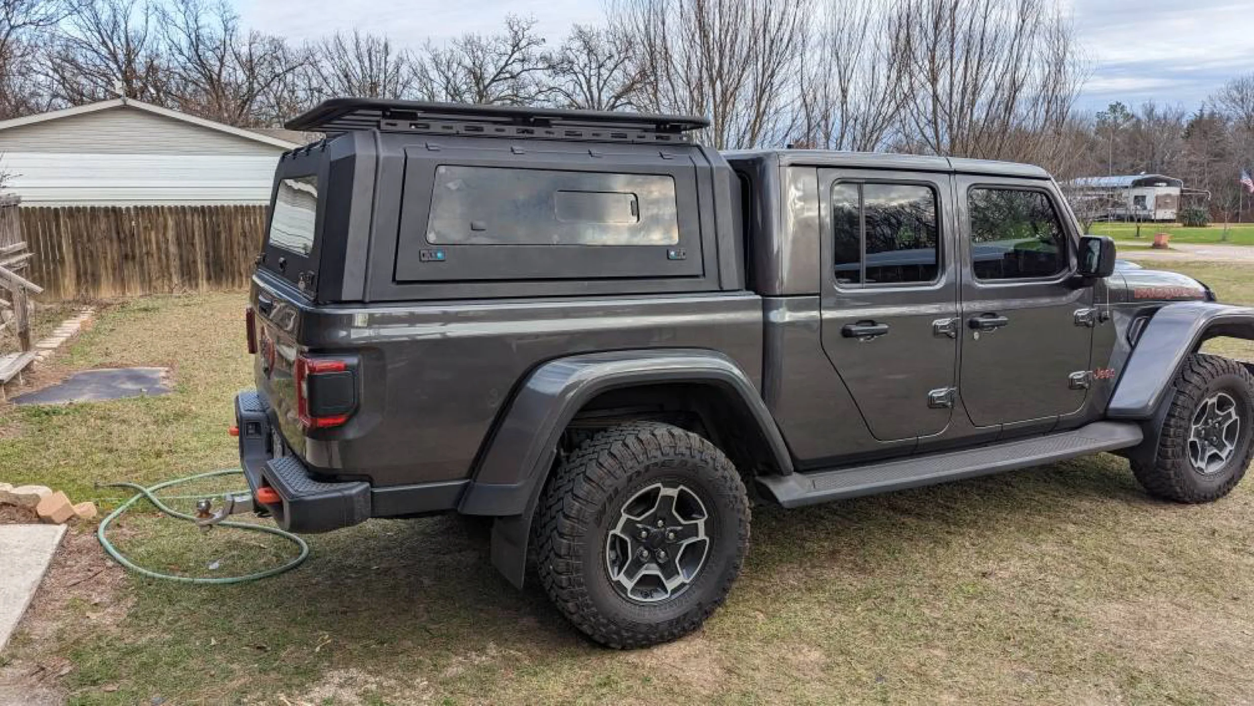

Pickup Truck Bed Topper Caps Waterproof Pickup Hard Top Canopy Camper Custom-fit for GMC Sierra Jeep Gladiator