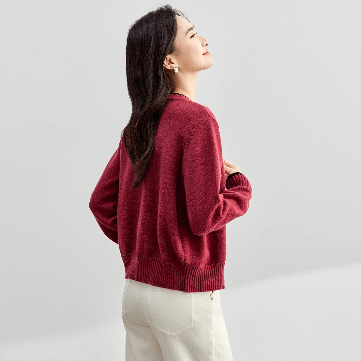 سترة نسائية من SENTUBILA بتصميم عتيق متباين لخريف 2025 سترات ناعمة غير رسمية بأكمام طويلة ملابس نسائية محبوكة W43E56366