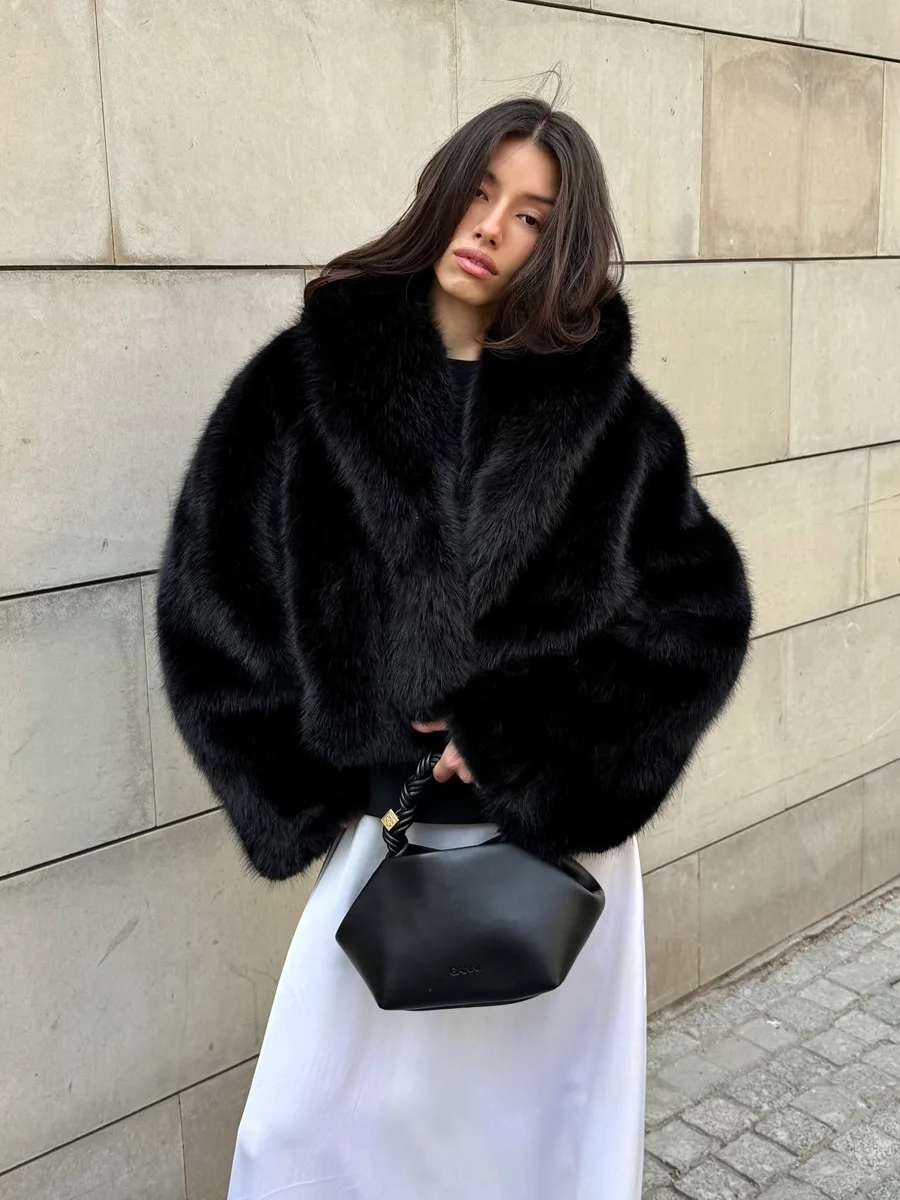 Ropa de diseñador de lujo para mujer, chaqueta de piel sintética esponjosa de manga larga, abrigo de piel de invierno para mujer, abrigo recortado de piel de zorro sintética negra para mujer