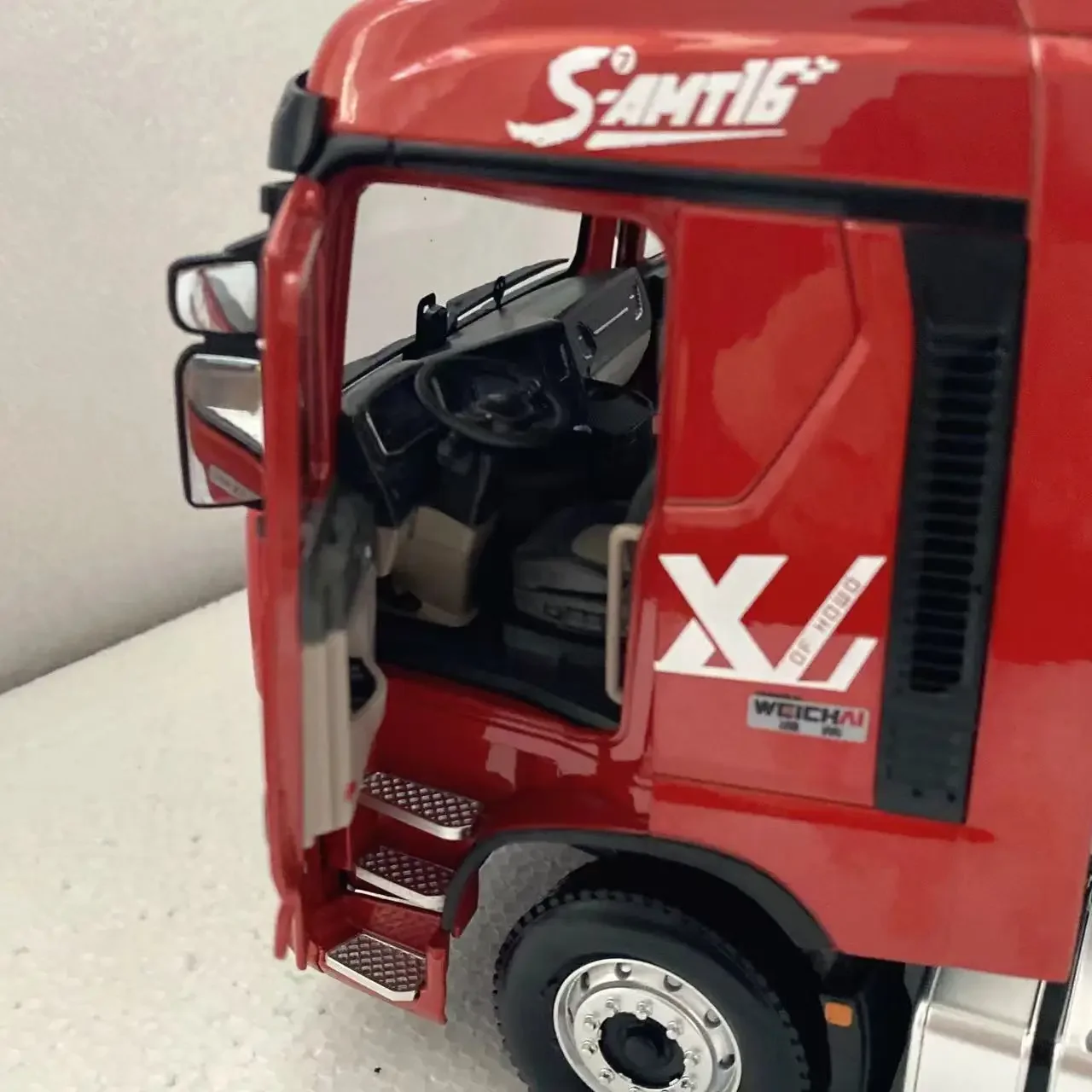 Howo Max Car Model 1:24 Scale Static Alloy Truck Sinotruk Tractor