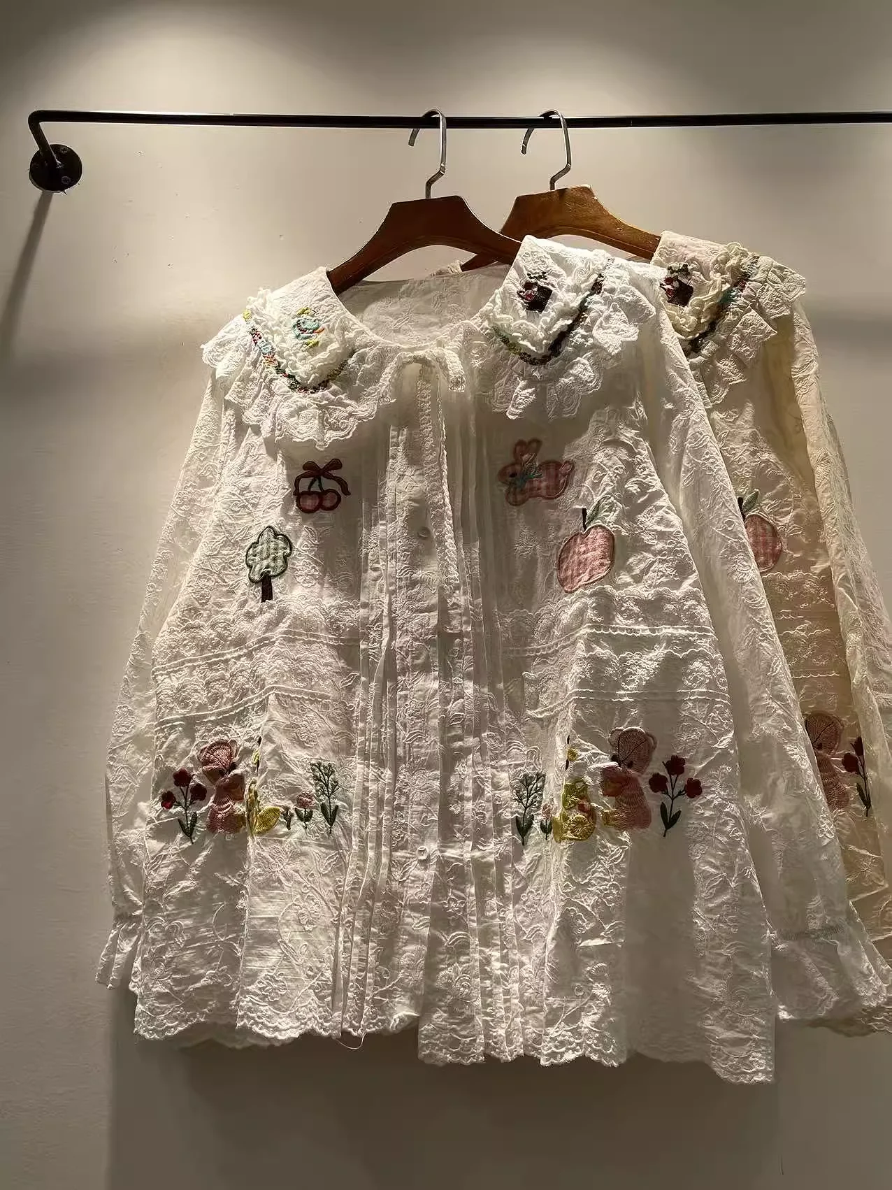 

Japanese Sweet Mori Girl Lace Patchwork Cartoon Embroidery Pure Cotton Shirts WomenCute Peter Pan Collar Long Sleeve Blouse