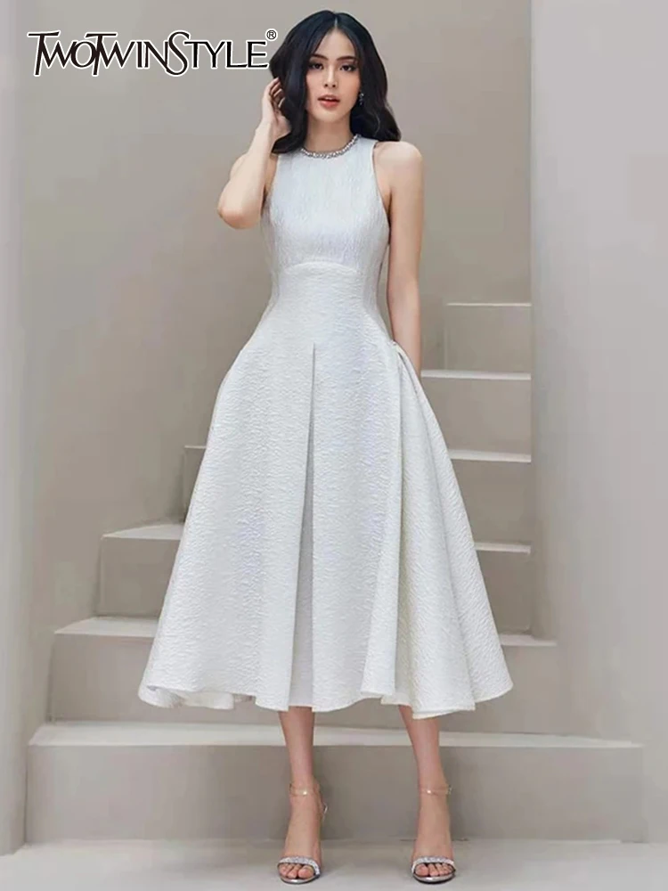 

TWOTWINSTYLE Elegant White Patchwork Diamonds Evening Long Dress Females Round Neck Sleeveless High Waist Dresses For Women 2021