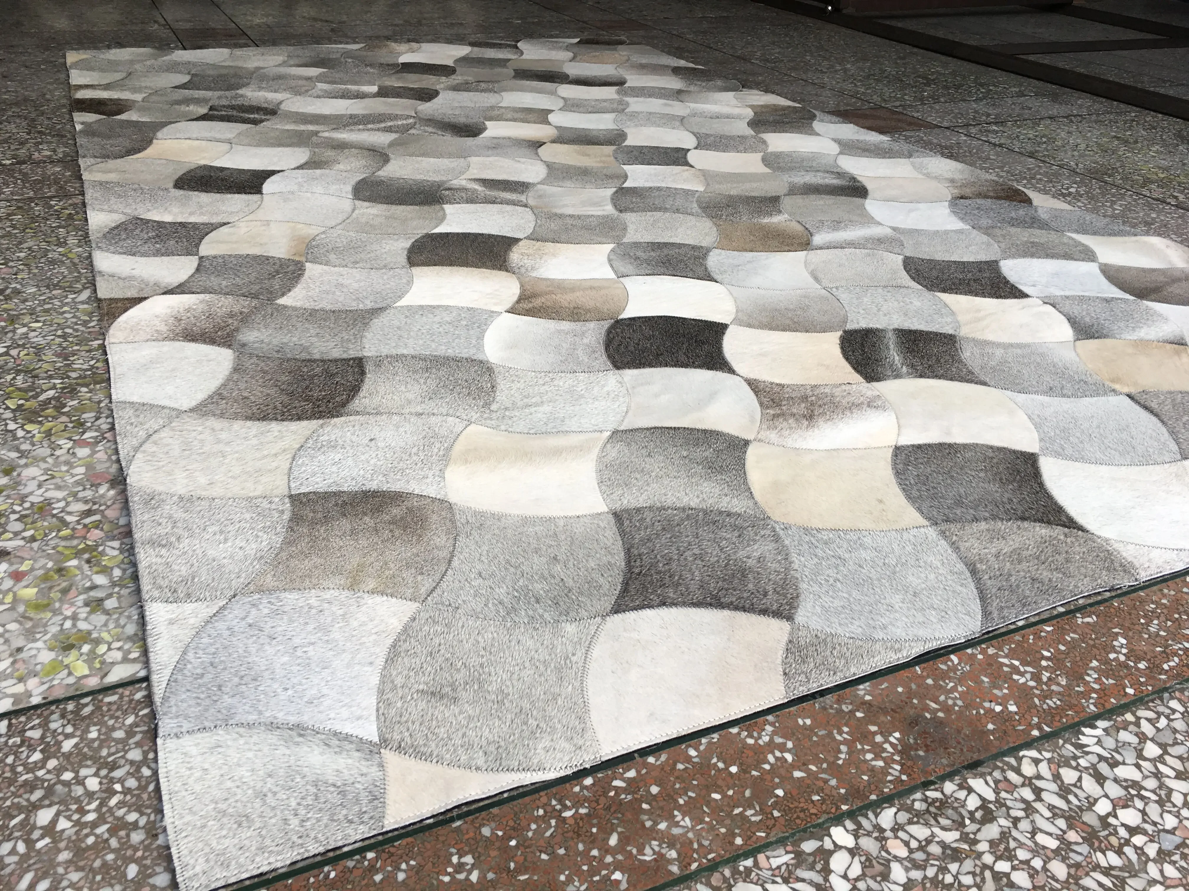 

Gray Wavy Patchwork Cowhide Rug Modern Cow Fur Carpets CR-60