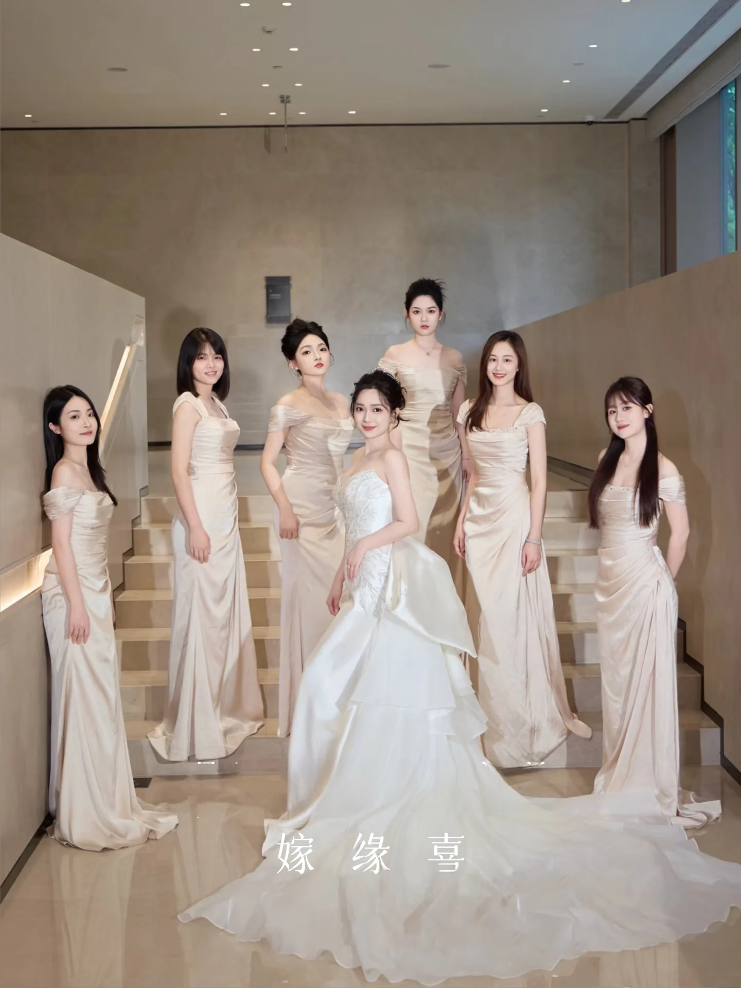 

Вечернее атласное платье цвета шампань для подружек невесты 2025 года, новое, для свадебных торжеств, с завышенной талией, на одно плечо, элегантное, чистое, изысканное.