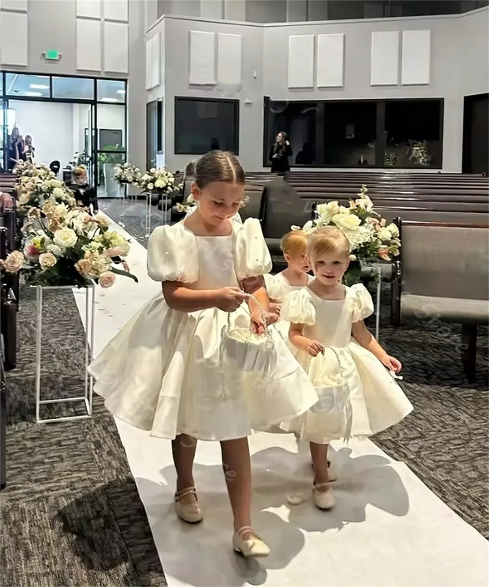 カスタマイズされたフラワーガールドレス結婚式用幼児バルーンスリーブ膝丈初聖体ドレス子供フリルサテンパーティードレス