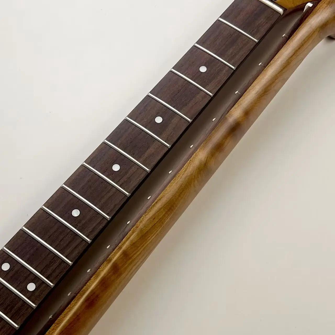 ST Roasted Maple Guitar Neck with Rosewood Fingerboard 9.5-inch Radius 22 Frets - Guitar Parts And Accessories