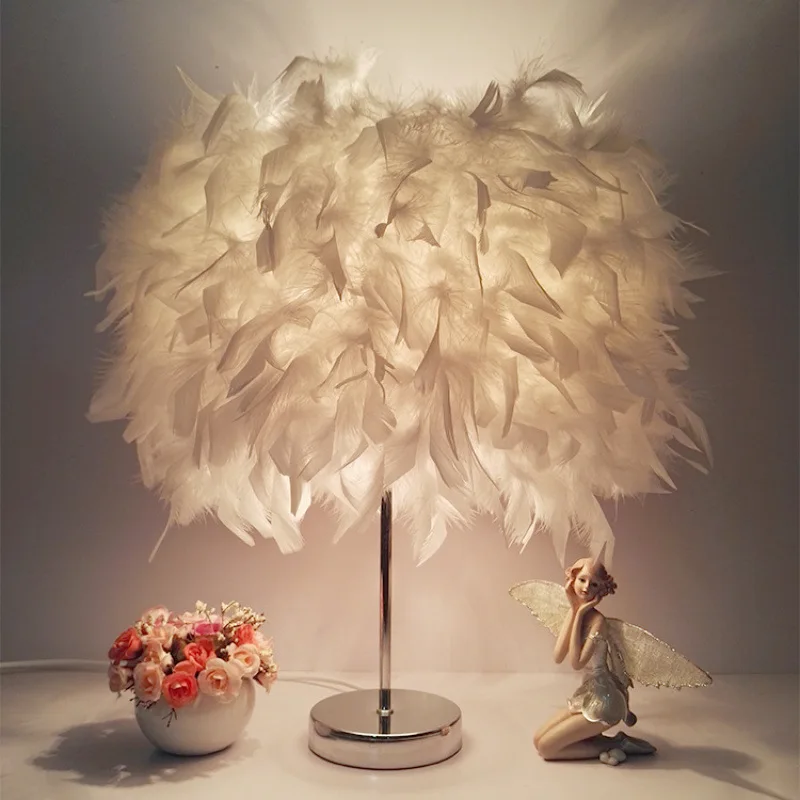 Internet celebrity feather table lamp bedroom bedside table INS fashion European style romantic simple warm wedding room night l