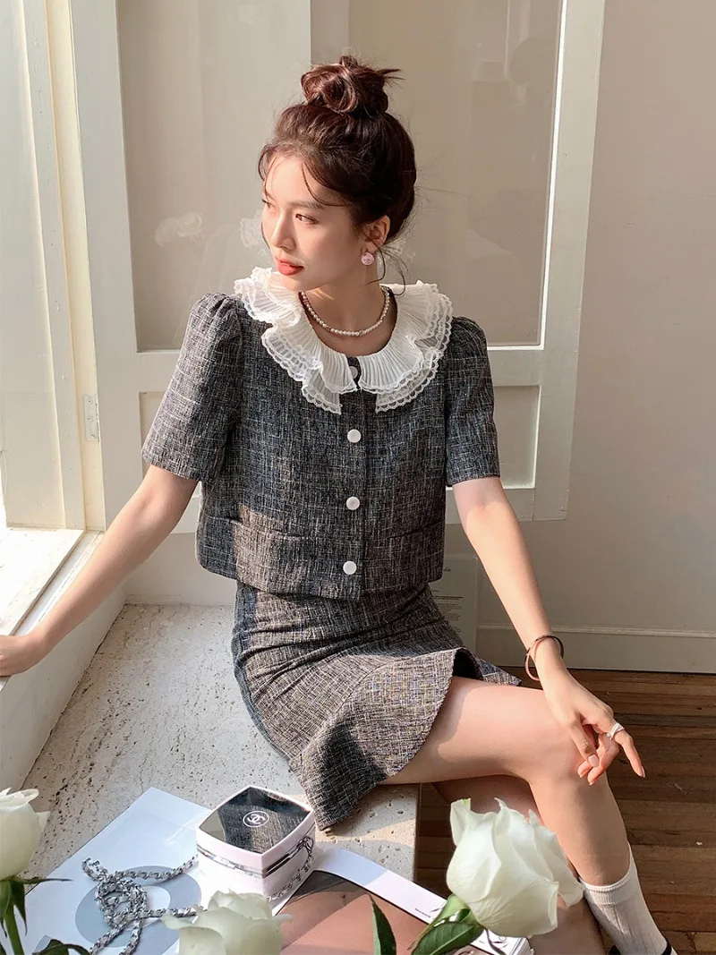 

Korean Fashion Design Sense Splicing Doll Neck Top 2024 Women's Summer New Slimming Fishtail Short Skirt Two-piece Set