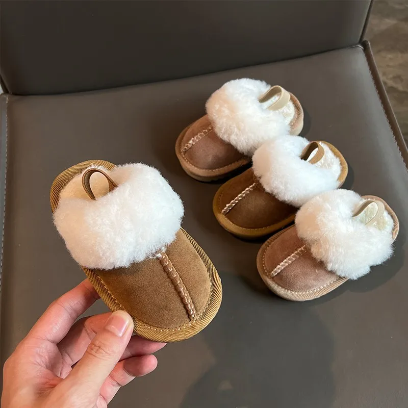 

2025 зимние новые детские ботинки, теплые плюшевые детские тапочки для малышей, нескользящие хлопковые домашние модные тапочки с круглой головкой для маленьких девочек