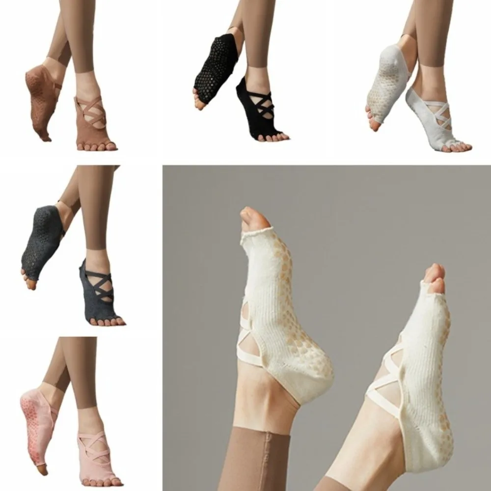 زوج واحد من جوارب اليوغا المضادة للانزلاق بخمسة أصابع، جوارب يوجا كاملة بخمسة أصابع نصف مفتوحة وحزام متقاطع مرن