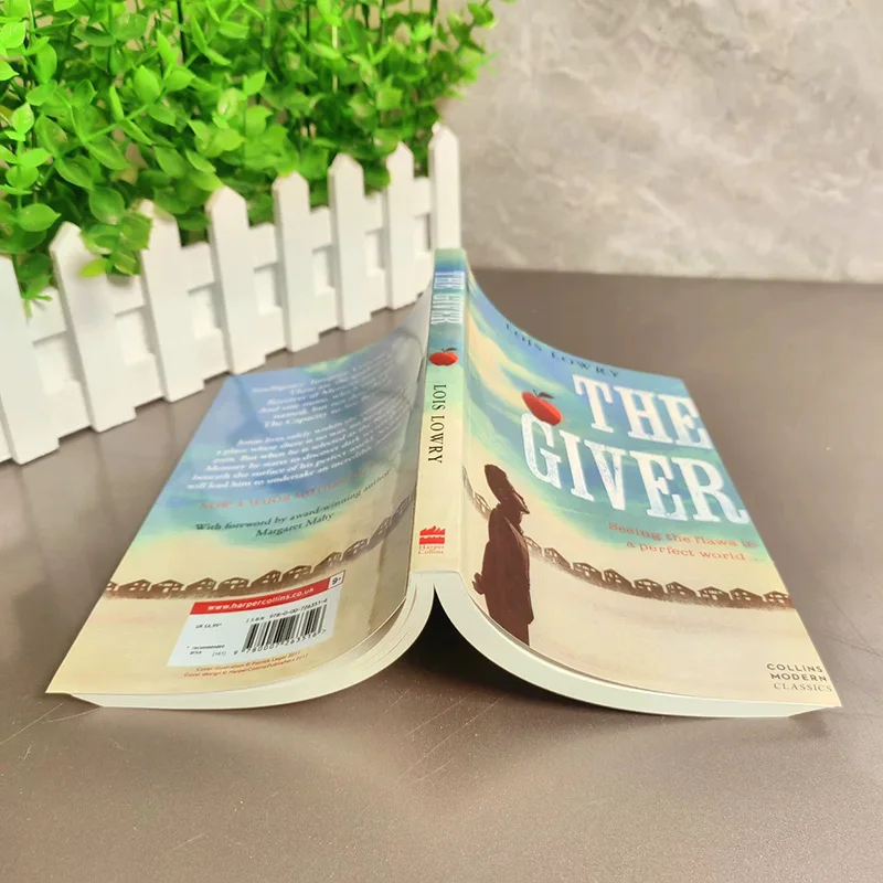 جائزة The Giver Lois Lowry Newbery للخيال العلمي النسخة الإنجليزية رواية القصة كتاب الحكاية النسخة الإنجليزية