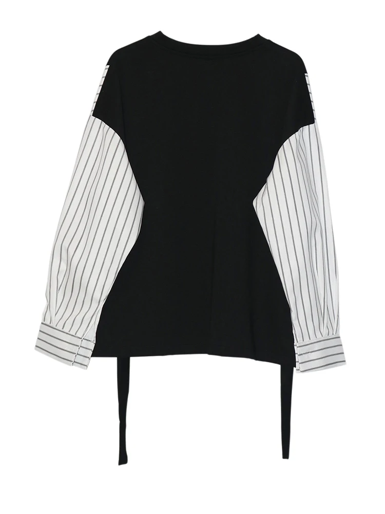 [EAM] White Spliced Striped Ribbon Big Size Sweatshirt New Round Neck Long Sleeve Women Fashion Tide Spring Autumn 2026 1DK0357