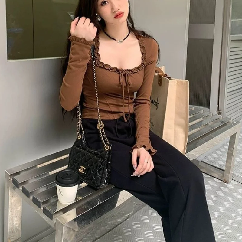 ساحة الرقبة مطوي مثير قمم عارضة الخريف ضئيلة طويلة الأكمام تي شيرت للنساء Ins الأزياء المحاصيل الأعلى