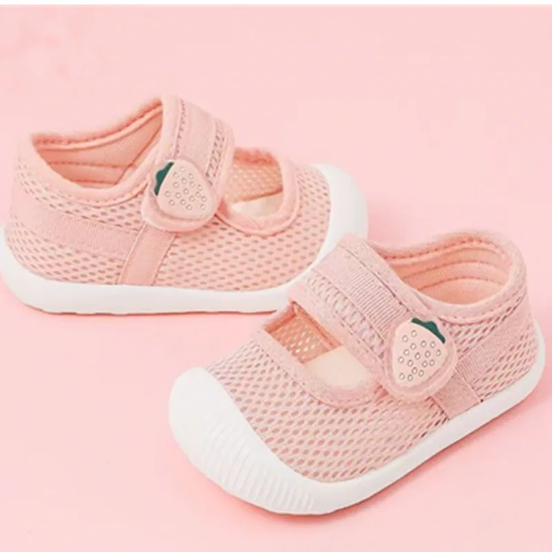 2025 جديد طفلة الصنادل حذاء طفل صغير الصيف لينة وحيد عدم الانزلاق حذاء طفل تنفس أحذية وظيفية الأطفال