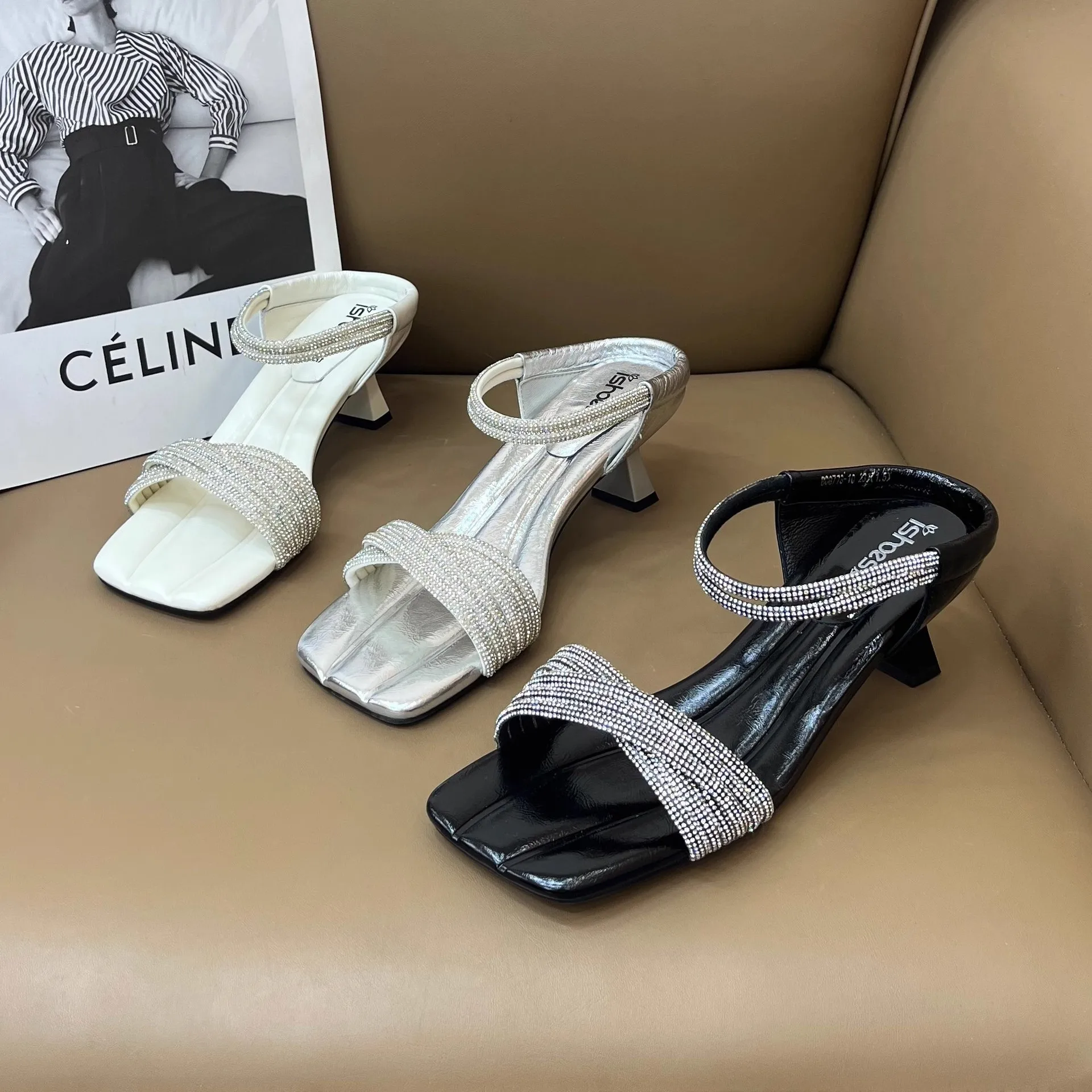 

Summer New Women's Sandals Diamond Embellished Open-Toe Buckle Kitten Heel Versatile Flat Sandals Simplicity Style Rubber Out...